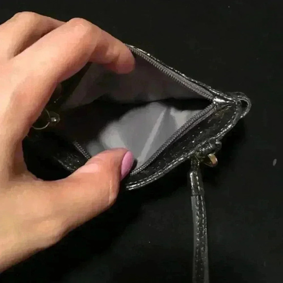 Lodis cell phone holder/wallet for I phone 4 or 5 - Picture 3 of 4